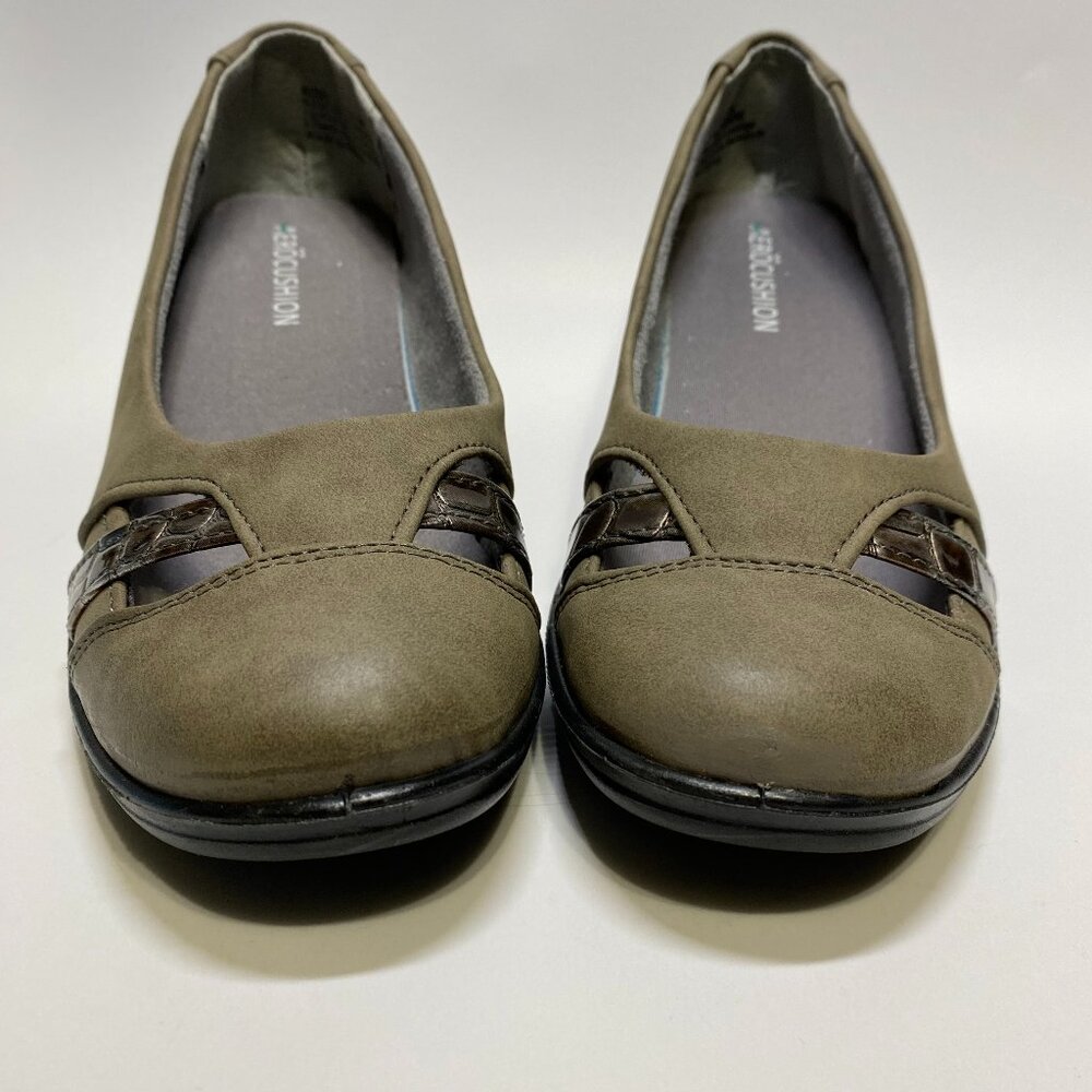 Leather Pumps by Aerocushion - Women's Size 7.5M Color Mushroom Style Munroe